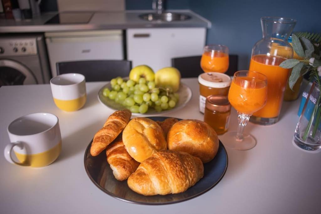 T2 Cosy & Moderne Avec Parking Prive Gratuit A Villeurbanne Exterior photo